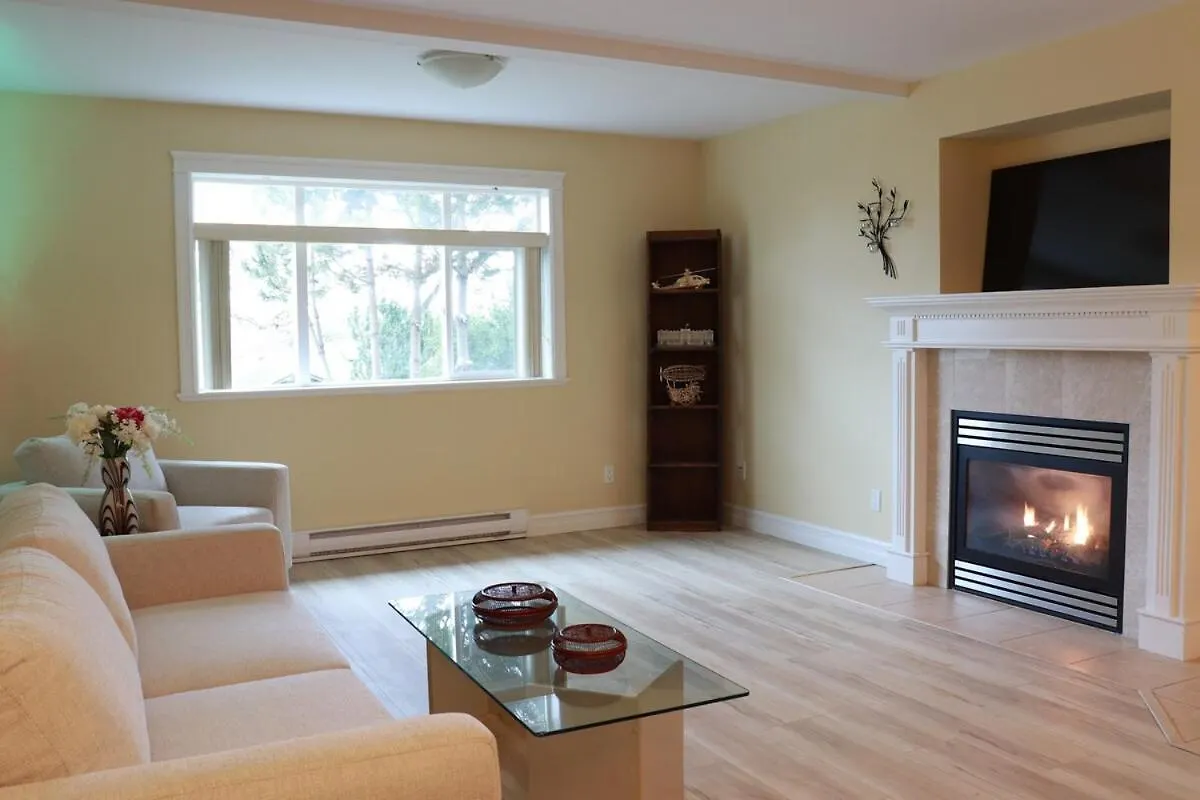 דירה ויקטוריה 2 Bedroom Spacious Ground Level Suite