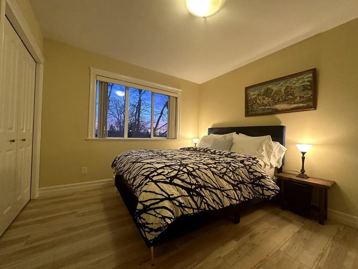 דירה ויקטוריה 2 Bedroom Spacious Ground Level Suite קנדה