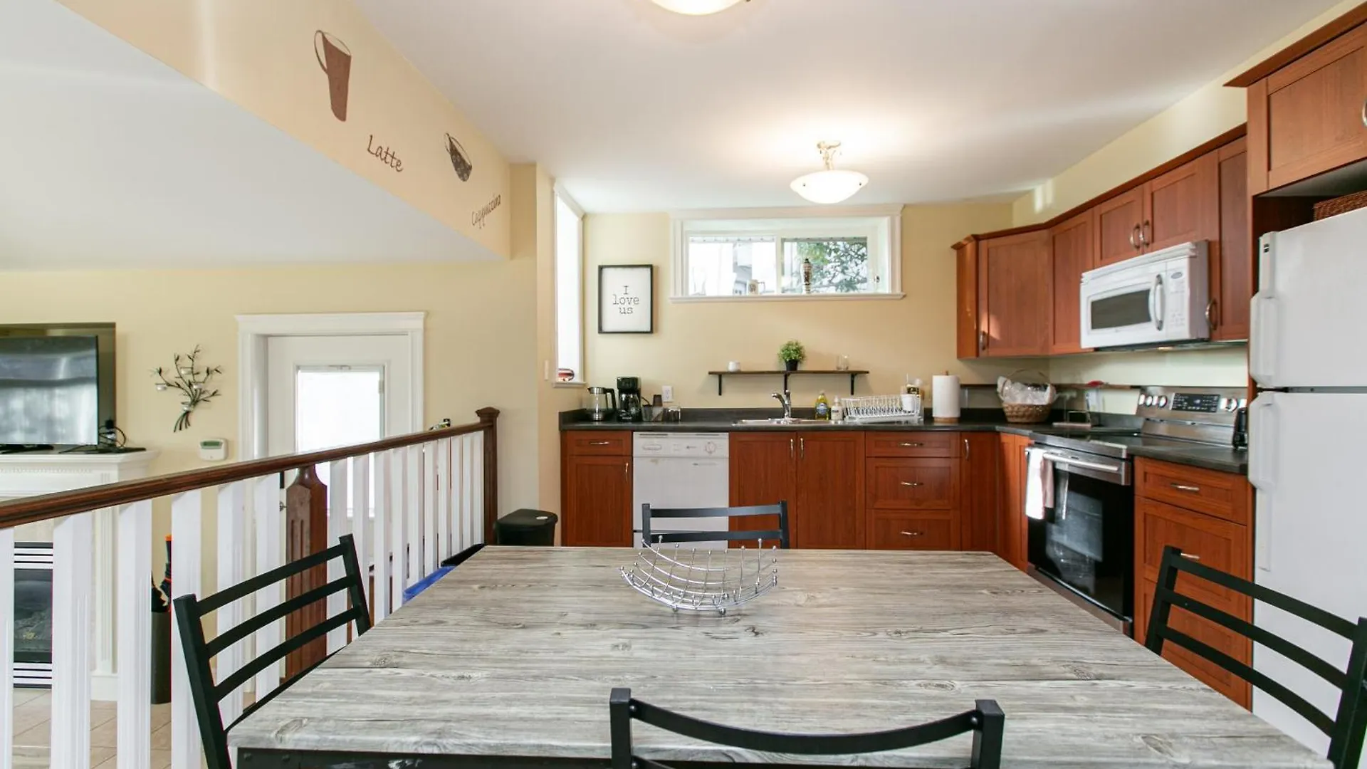 ויקטוריה 2 Bedroom Spacious Ground Level Suite