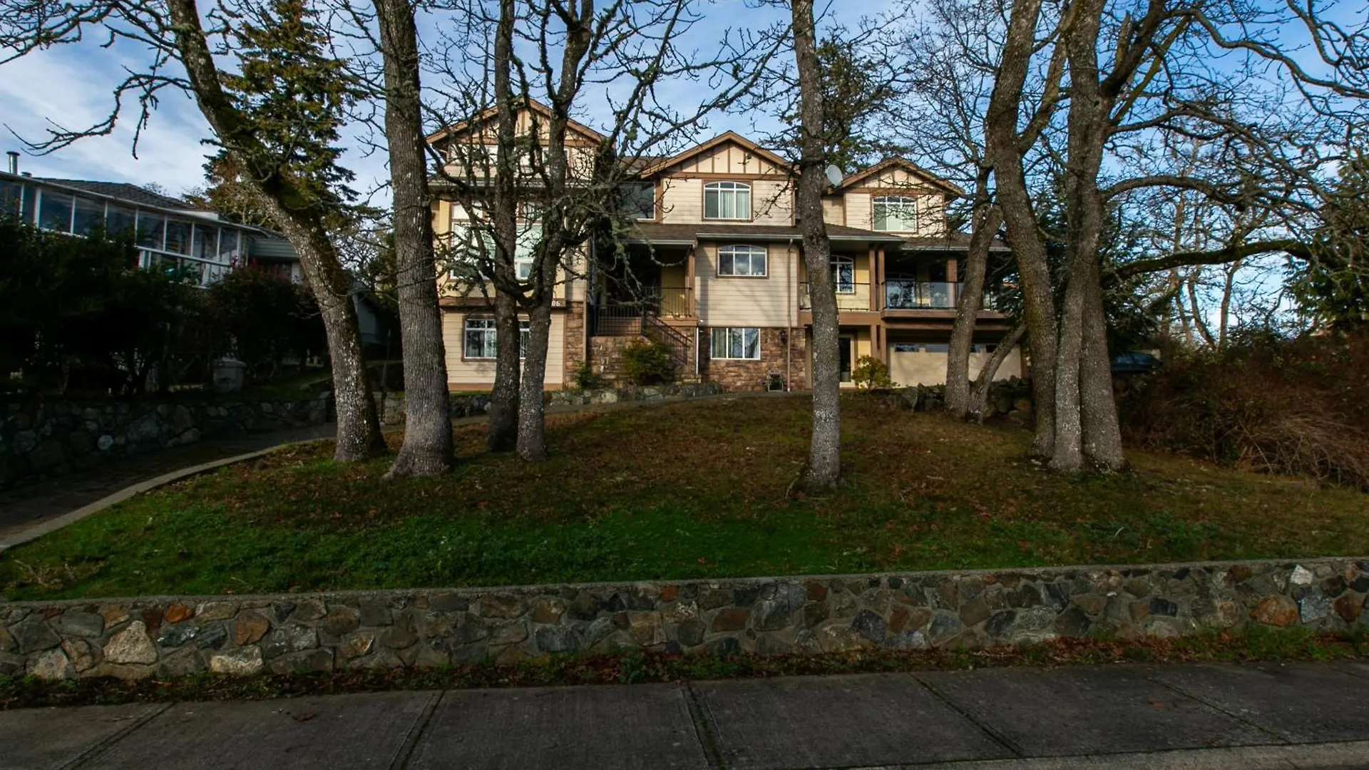 דירה ויקטוריה 2 Bedroom Spacious Ground Level Suite