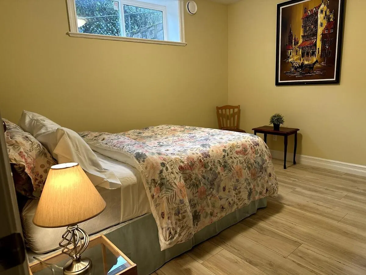 2 Bedroom Spacious Ground Level Suite Victoria Apartament