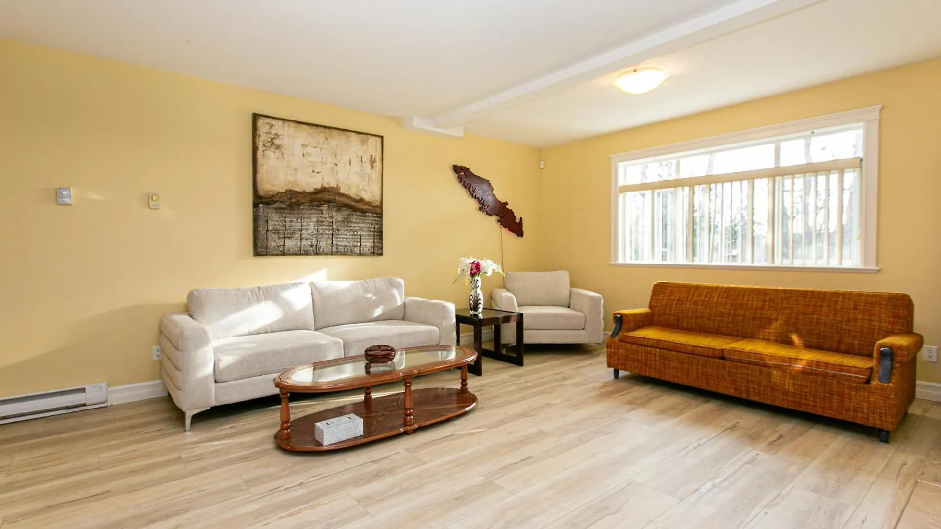 2 Bedroom Spacious Ground Level Suite Victoria