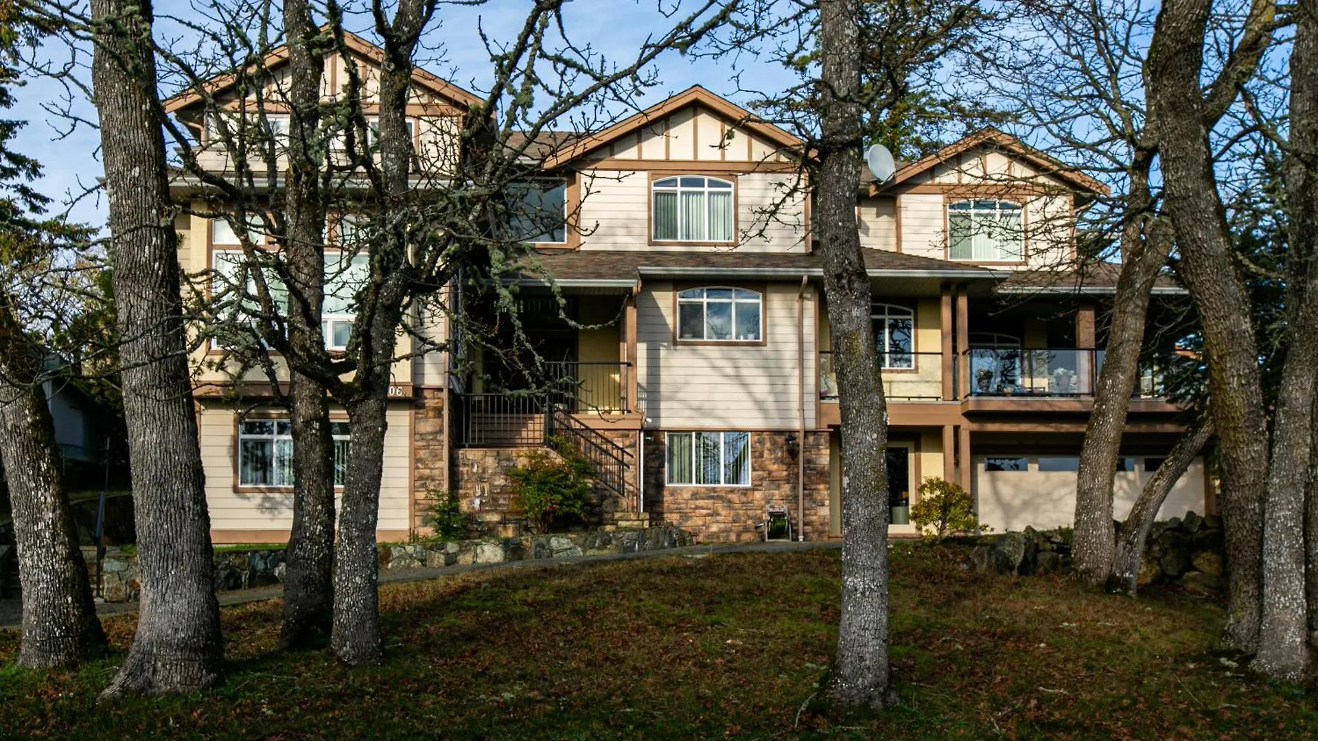 2 Bedroom Spacious Ground Level Suite Victoria Kanada